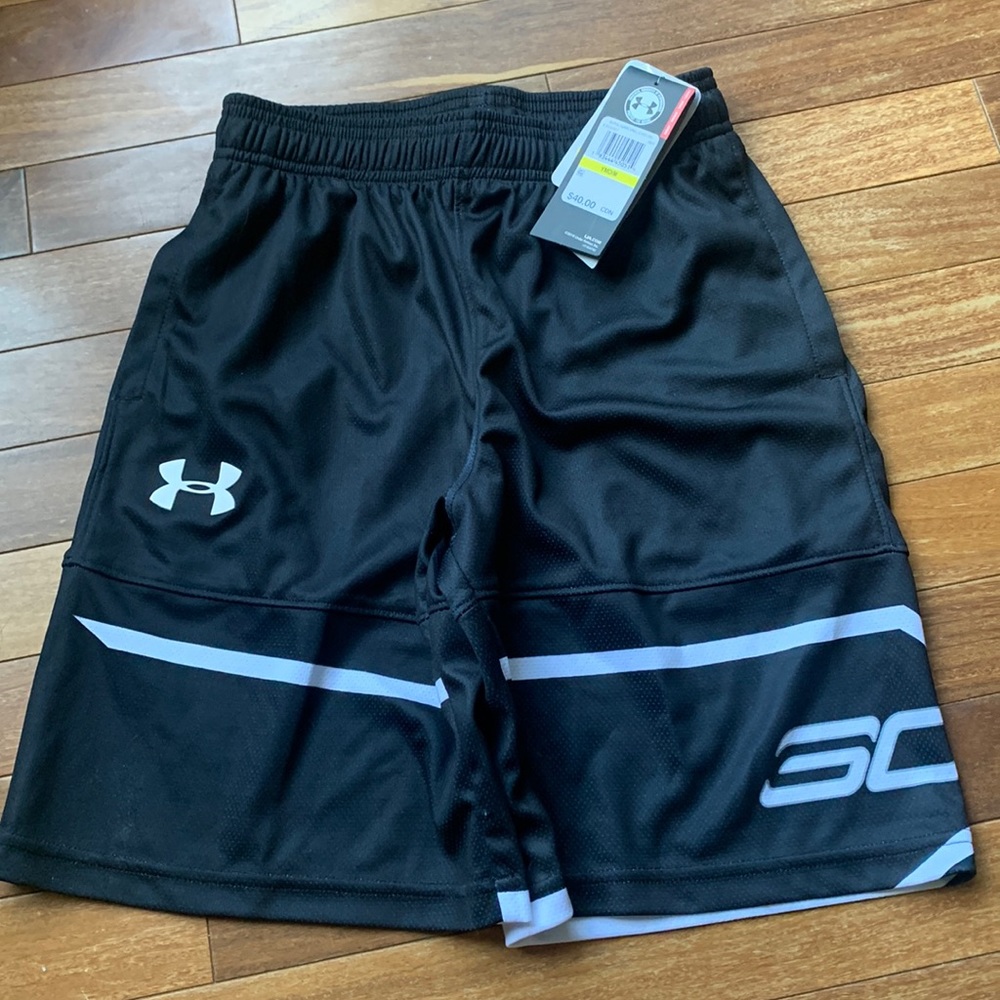 NWT boys Under Armour shorts size YMD